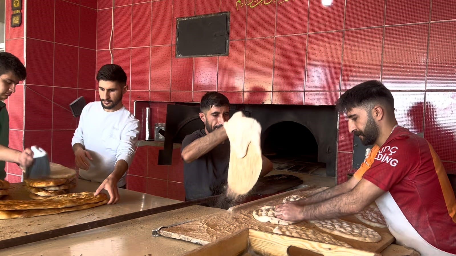 Adilcevaz’da üç fırın Ramazan pidesini eski fiyattan satacak
