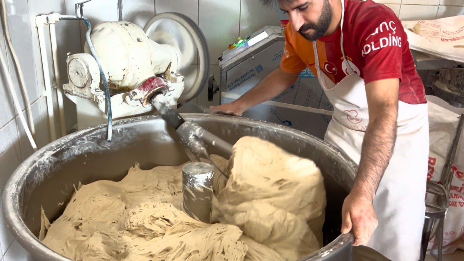 Adilcevaz’da üç fırın Ramazan pidesini eski fiyattan satacak
