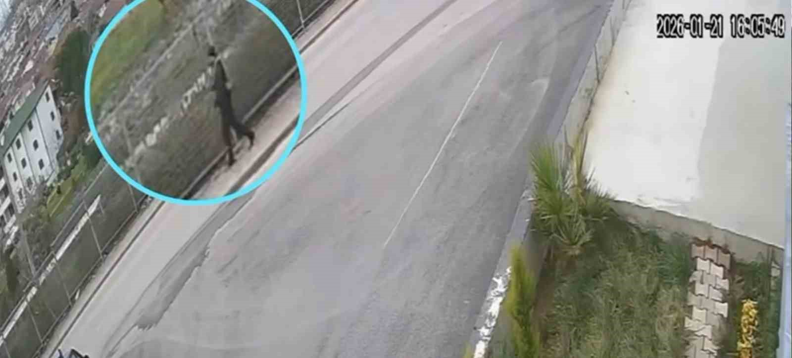 "Adınız teröre karıştı" yalanıyla 1 milyon TL dolandırdı, kaçış anı kameraya yansıdı
