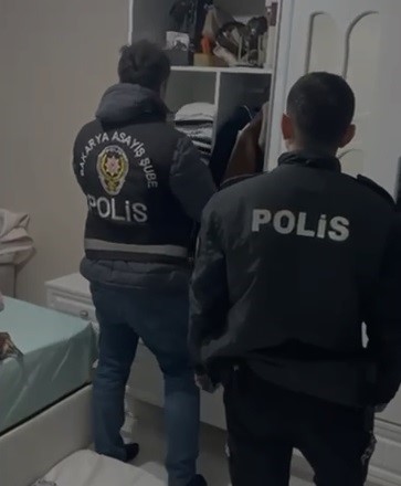 "Adınız teröre karıştı" yalanıyla 1 milyon TL dolandırdı, kaçış anı kameraya yansıdı
