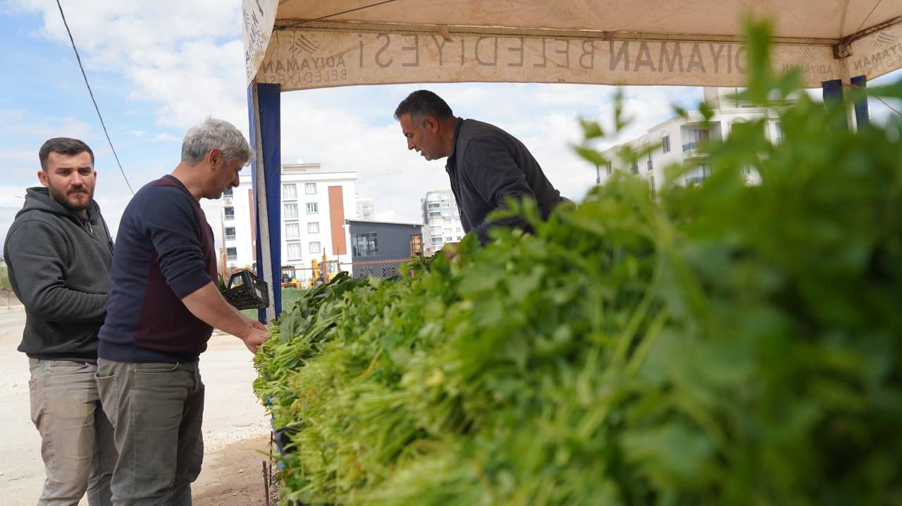 Adıyaman Belediyesi’nden vatandaşa doğrudan sebze satışı
