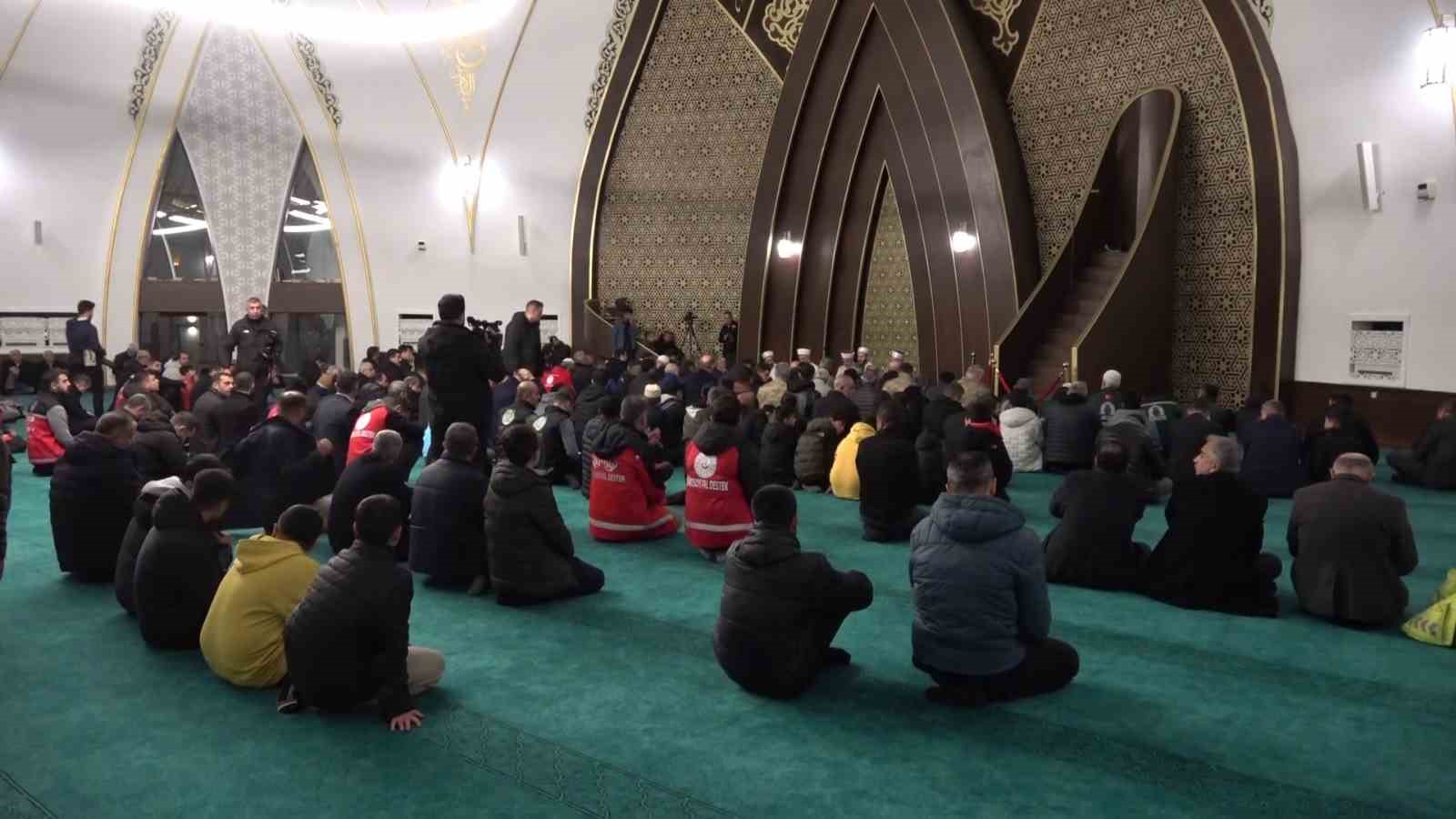 Adıyaman’da 6 Şubat depremlerinde hayatını kaybedenler için mevlit okutuldu
