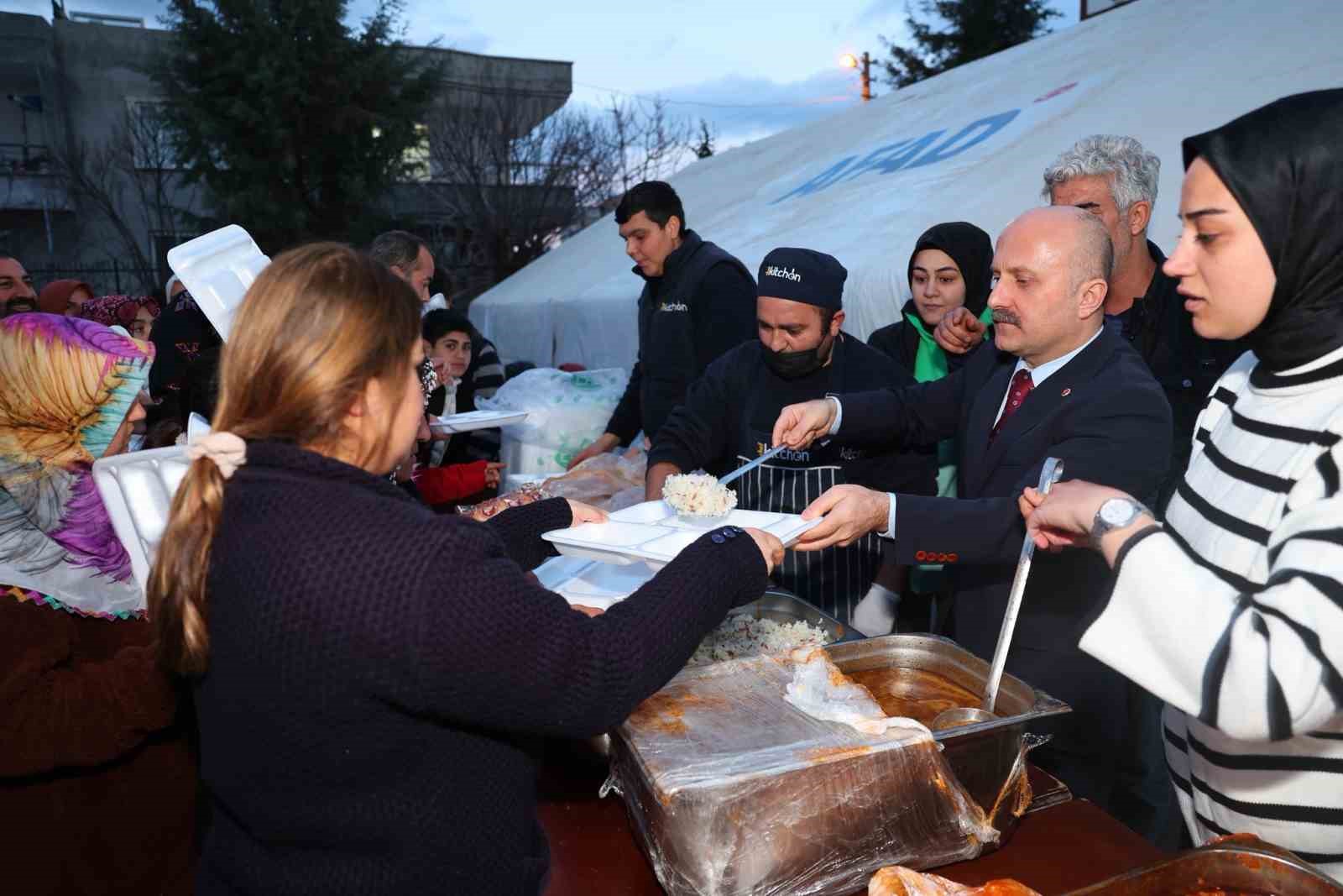 Adıyaman’da ’bereket sofralarda, kardeşlik gönüllerde’ iftar buluşması
