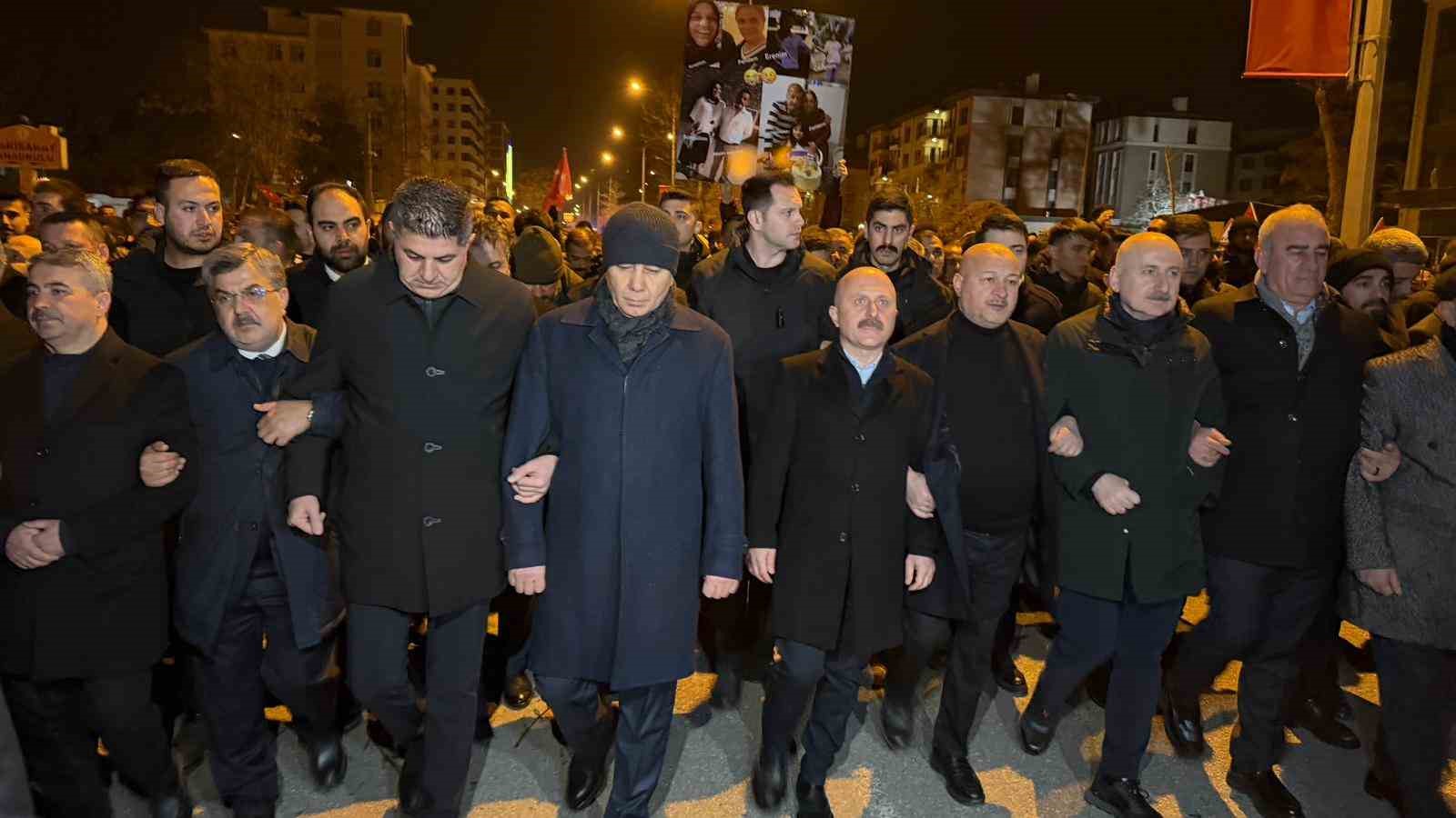 Adıyaman’da binlerce kişi deprem şehitlerini andı
