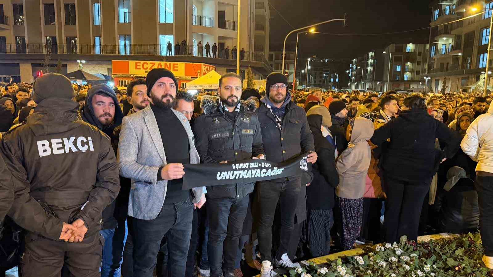 Adıyaman’da binlerce kişi deprem şehitlerini andı
