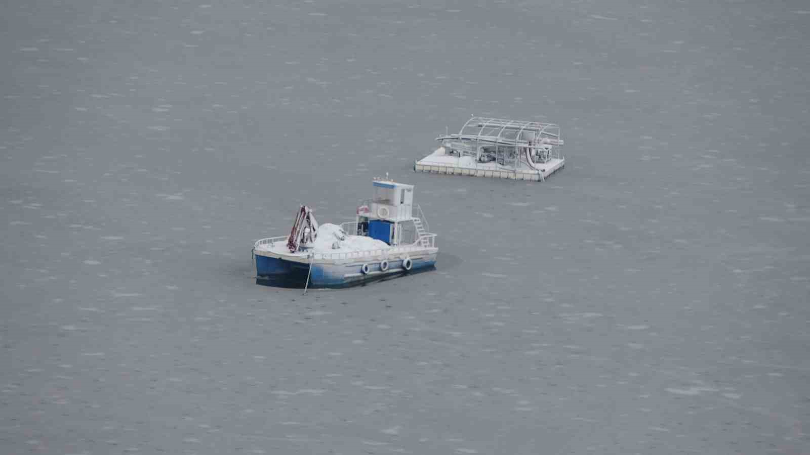 Adıyaman’da Çat Barajı’nın yüzeyi buz tuttu
