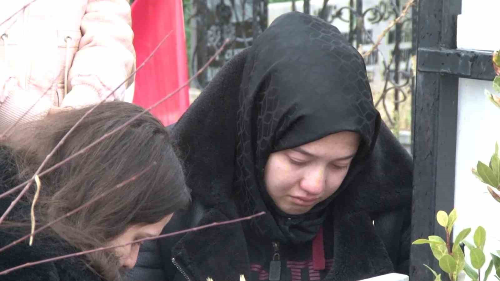 Adıyaman’da deprem şehitliğine duygusal ziyaret
