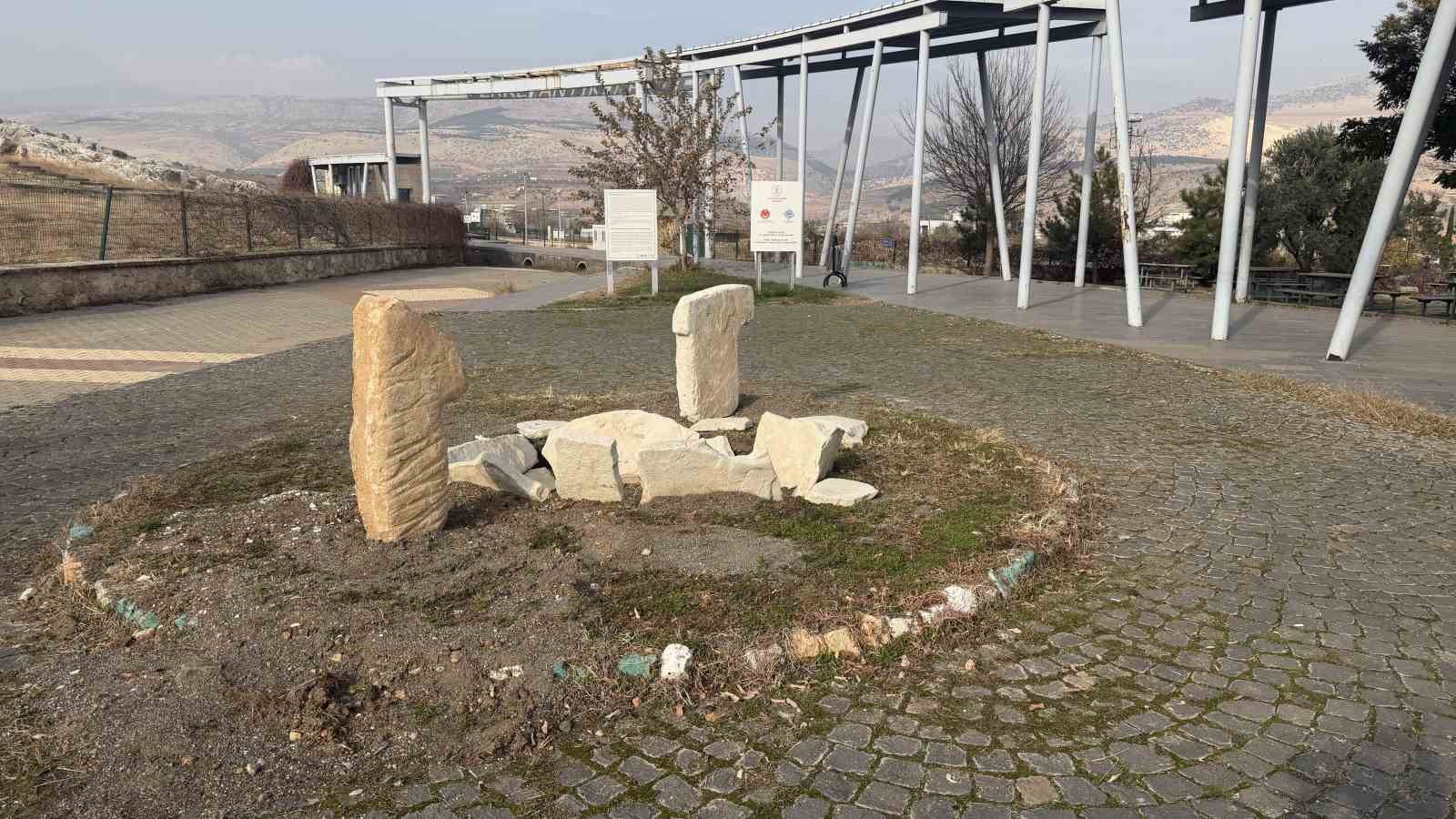 Adıyaman’da, Göbeklitepe’deki ‘T’ şekilli taşların benzeri ortaya çıktı
