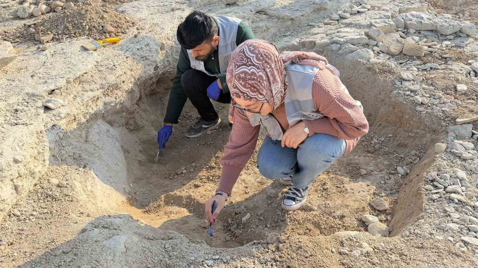 Adıyaman’da, Göbeklitepe’deki ‘T’ şekilli taşların benzeri ortaya çıktı
