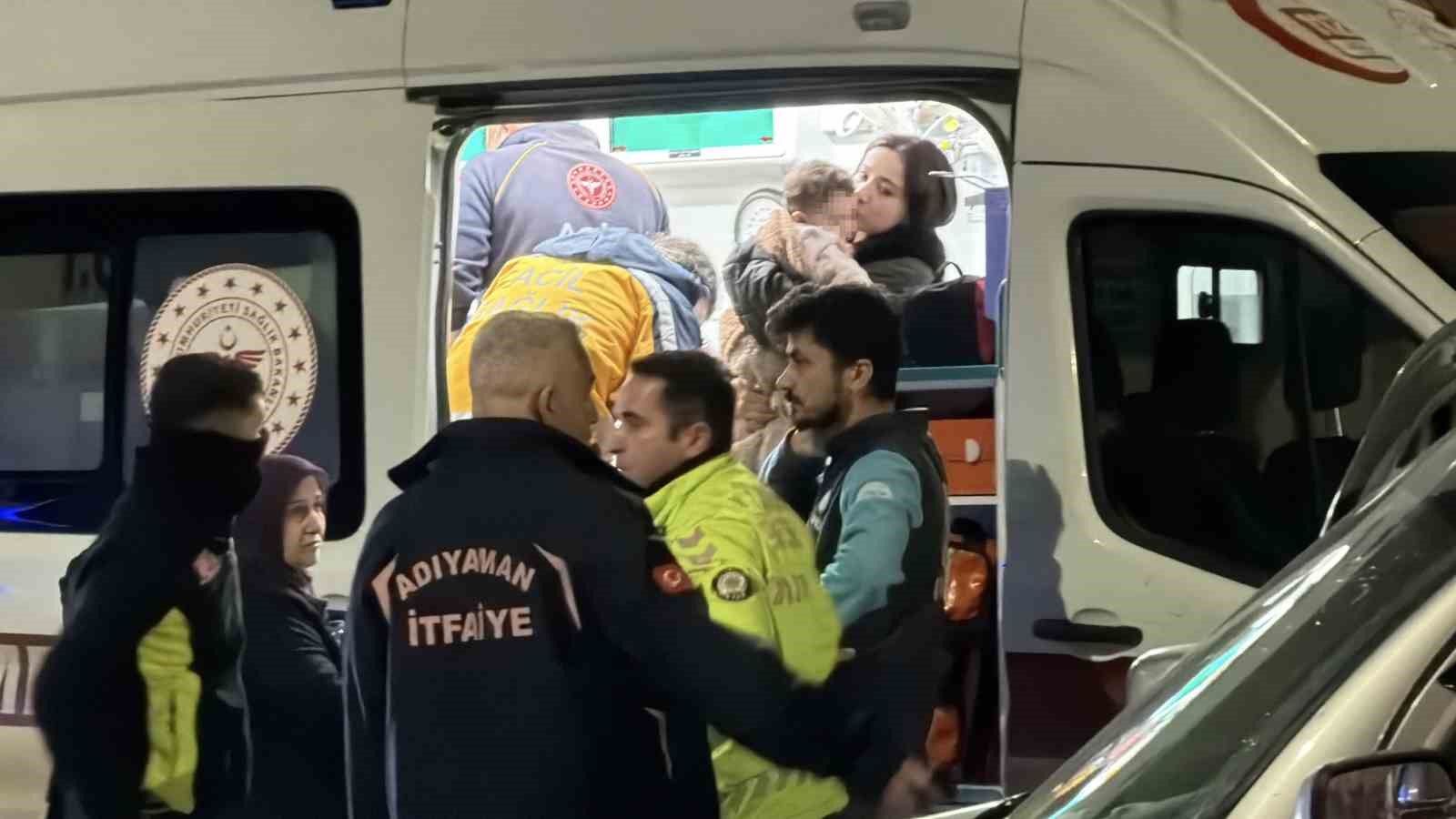 Adıyaman’da otomobil ile hafif ticari araç çarpıştı: 3 yaralı
