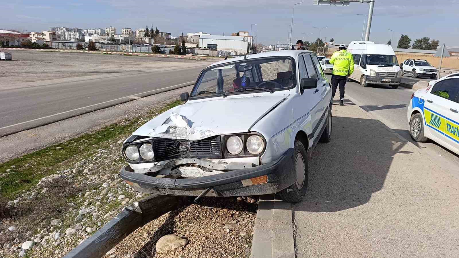 Adıyaman’da otomobil ile kamyon çarpıştı: 1 yaralı

