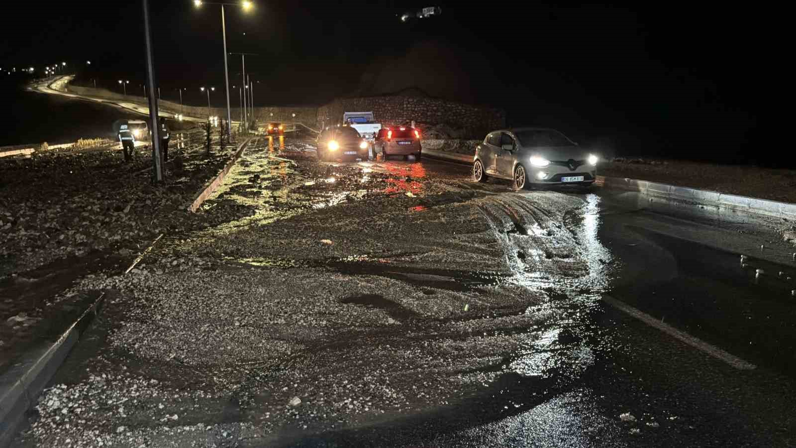 Adıyaman’da şiddetli yağış heyelana neden oldu
