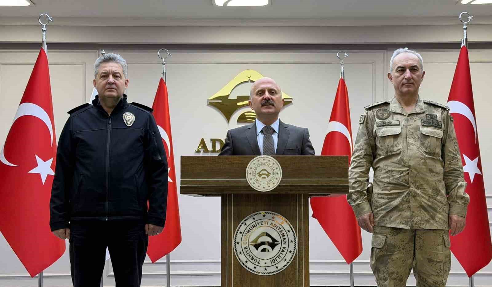 Adıyaman’da son bir ayda 562 aranan şahıs yakalandı
Adıyaman’da son bir ayda 562 aranan şahıs yakalandı