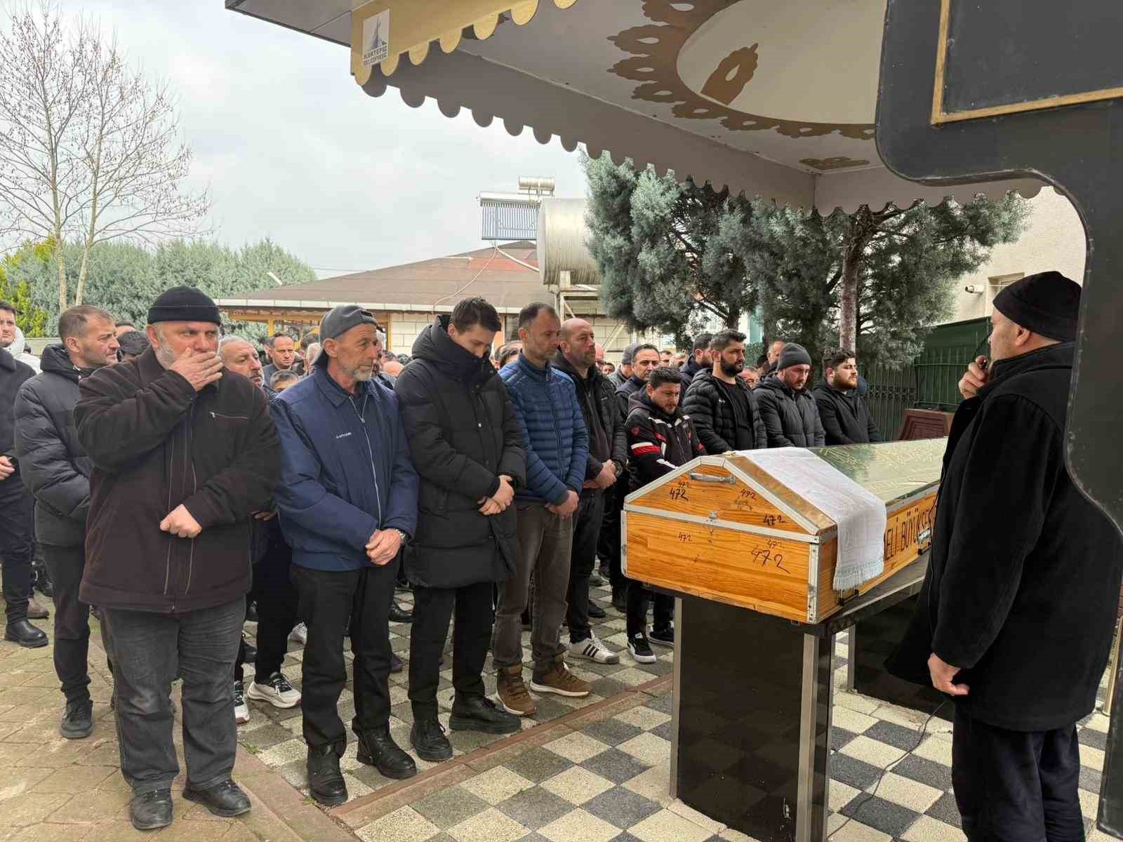 Adliye önünde kalbinden bıçaklanarak öldürülen Emrah’ın amcası konuştu
