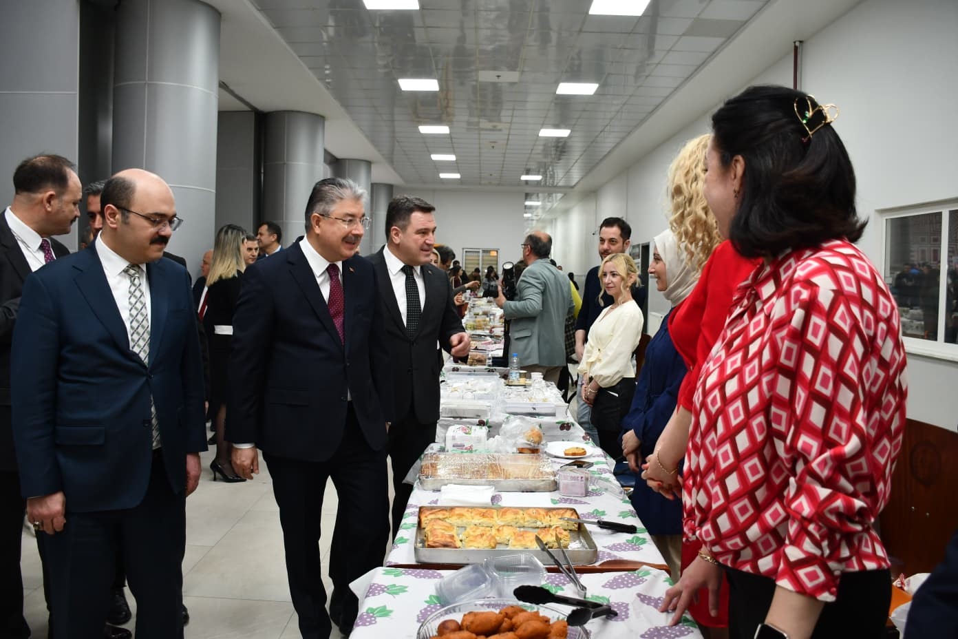 Adliyede Miraç Ali için hayır çarşısı
Adliyede Miraç Ali için hayır çarşısı