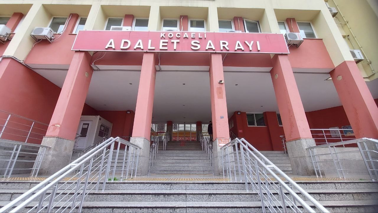 Adliyeden çaldığı 1,5 kilo altını kuyumcuda bozdurduğu ortaya çıktı
Adliyeden çaldığı 1,5 kilo altını kuyumcuda bozdurduğu ortaya çıktı