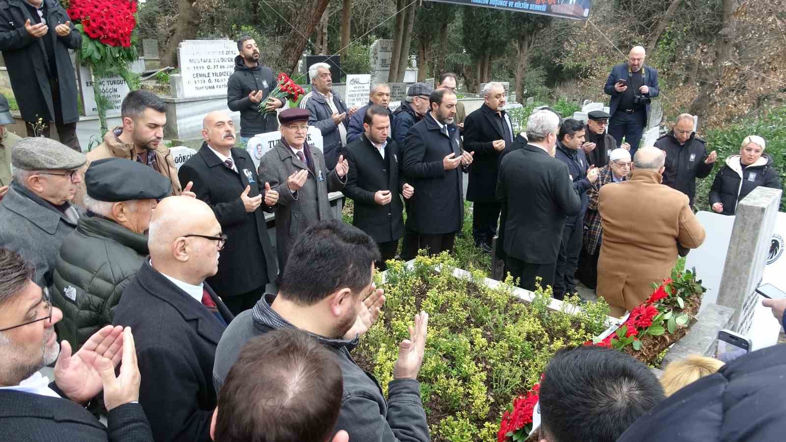 Adnan Kahveci ölümünün 33’üncü yılında kabri başında anıldı
