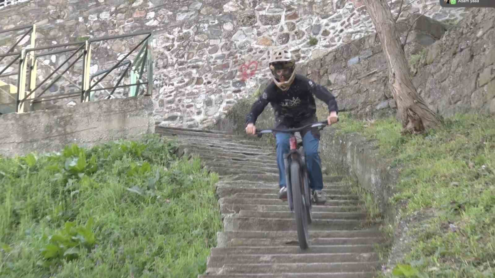 Adrenalin dolu anlar kask kamerasında...Bursalı genç Dünya Şampiyonası’na hazırlanıyor
