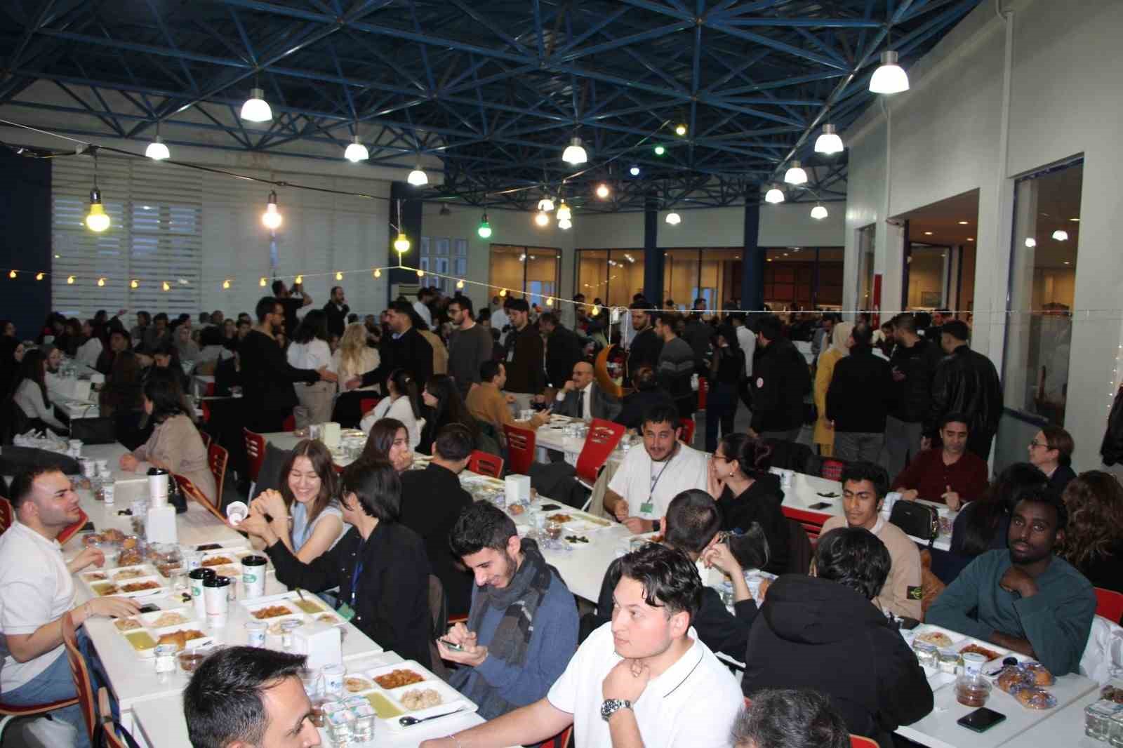 ADÜ ailesi iftarda buluştu
