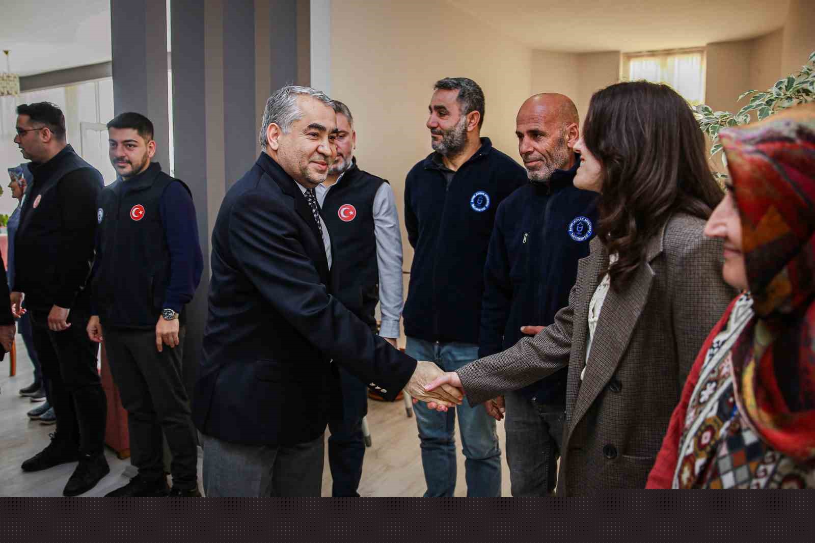 ADÜ İktisadi İşletme Müdürlüğü personeline Ramazan Ayı dolayısıyla alışveriş kartı verildi
