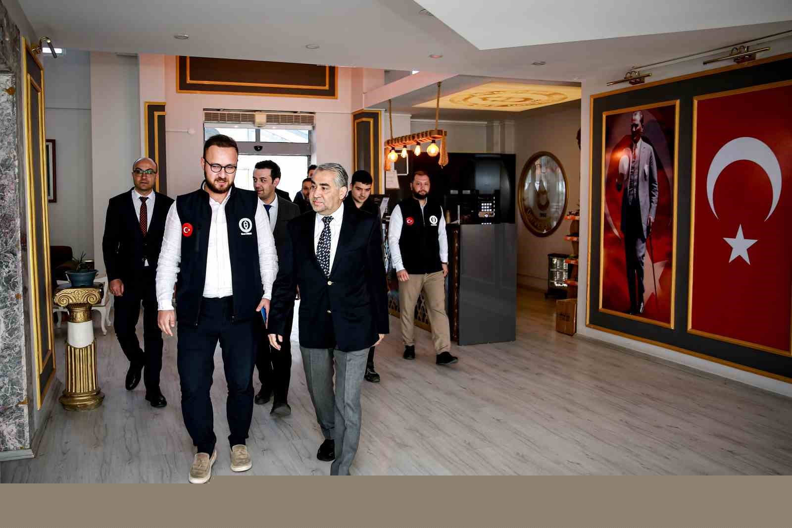 ADÜ İktisadi İşletme Müdürlüğü personeline Ramazan Ayı dolayısıyla alışveriş kartı verildi
