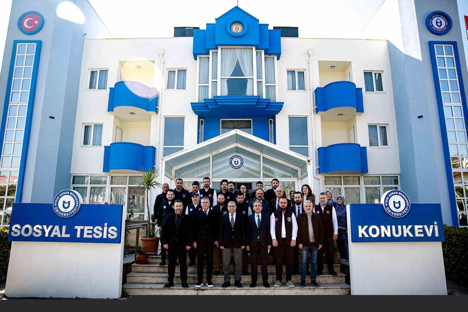 ADÜ İktisadi İşletme Müdürlüğü personeline Ramazan Ayı dolayısıyla alışveriş kartı verildi
