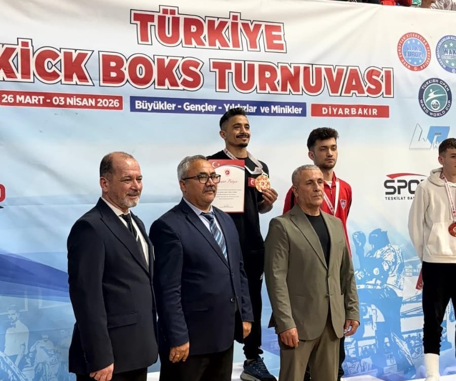 ADÜ öğrencisi Kick Boks’ta Türkiye Şampiyonu oldu
ADÜ öğrencisi Kick Boks’ta Türkiye Şampiyonu oldu