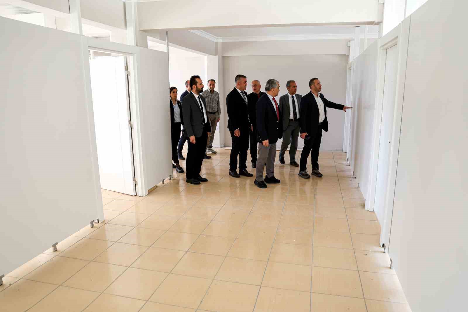 ADÜ Rektörü Kent, BAP ve ADÜZEM’in yeni yerlerinde incelemelerde bulundu
