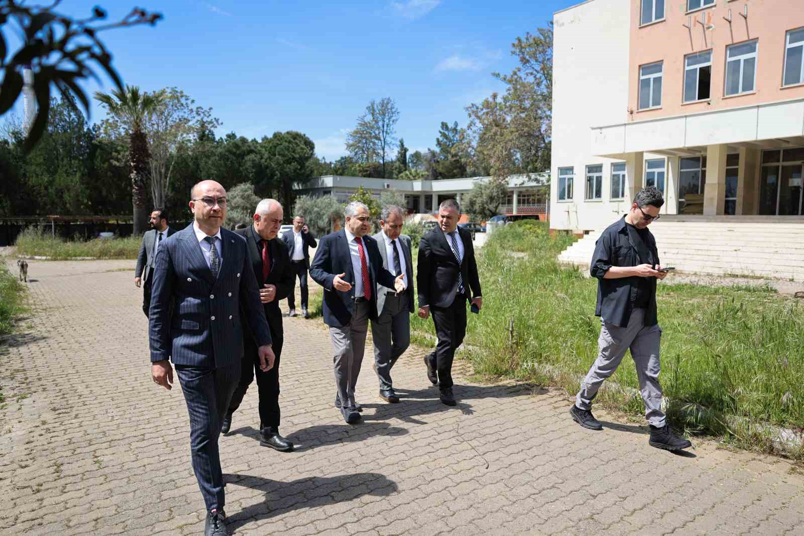 ADÜ Rektörü Kent, BAP ve ADÜZEM’in yeni yerlerinde incelemelerde bulundu
