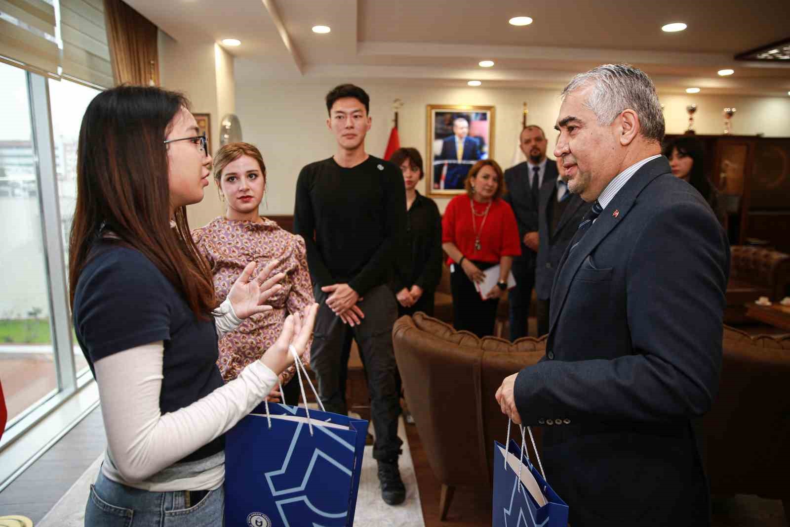 ADÜ Rektörü Kent, Tayvan Veteriner hekimlik öğrencilerini ağırladı
