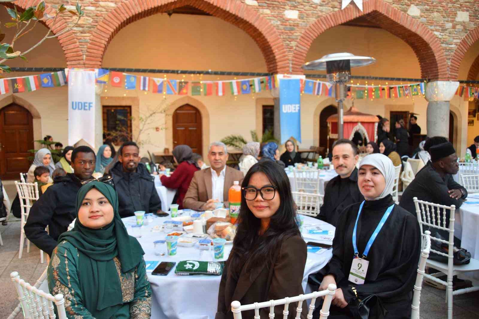 ADÜ Rektörü Kent, uluslararası öğrencilerin iftarına katıldı
ADÜ Rektörü Kent, uluslararası öğrencilerin iftarına katıldı