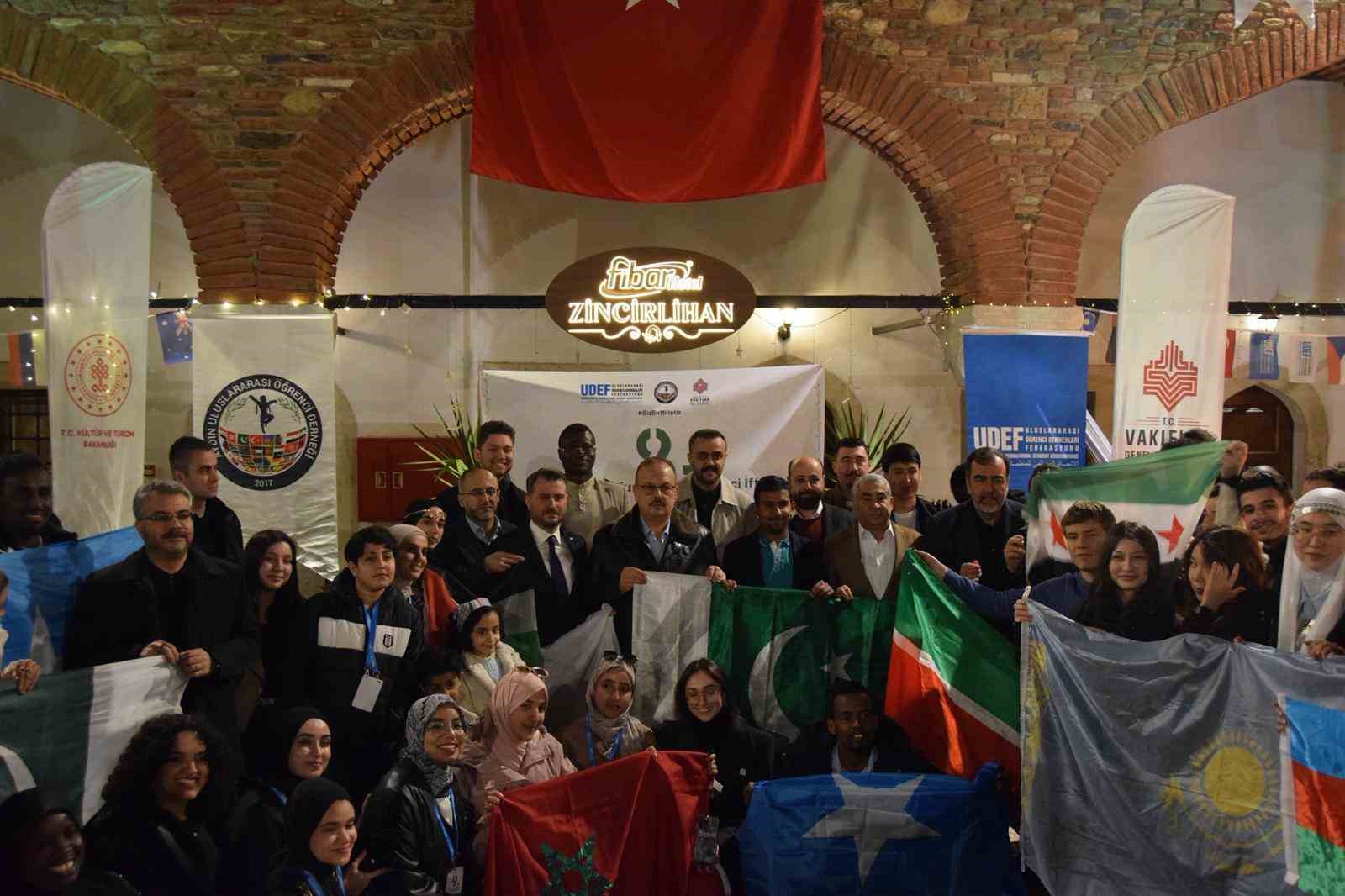 ADÜ Rektörü Kent, uluslararası öğrencilerin iftarına katıldı
ADÜ Rektörü Kent, uluslararası öğrencilerin iftarına katıldı