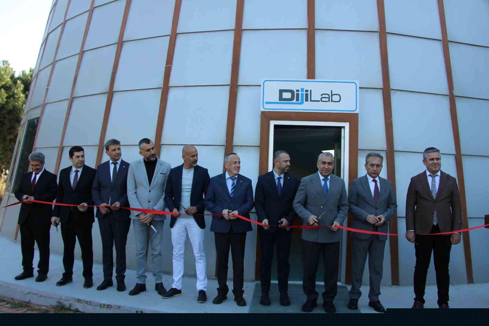 ADÜ’de dijital eğitim laboratuvarı açıldı
