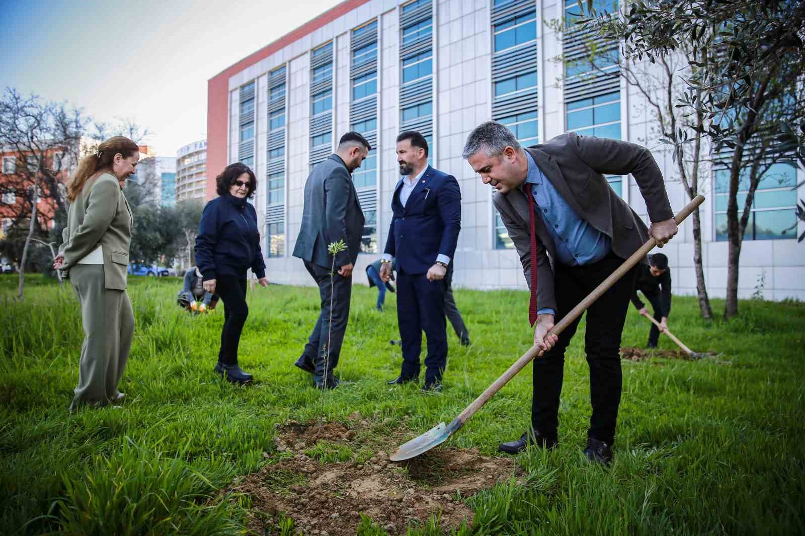ADÜ’de fidanlar Muhsin Yazıcıoğlu anısına dikildi
