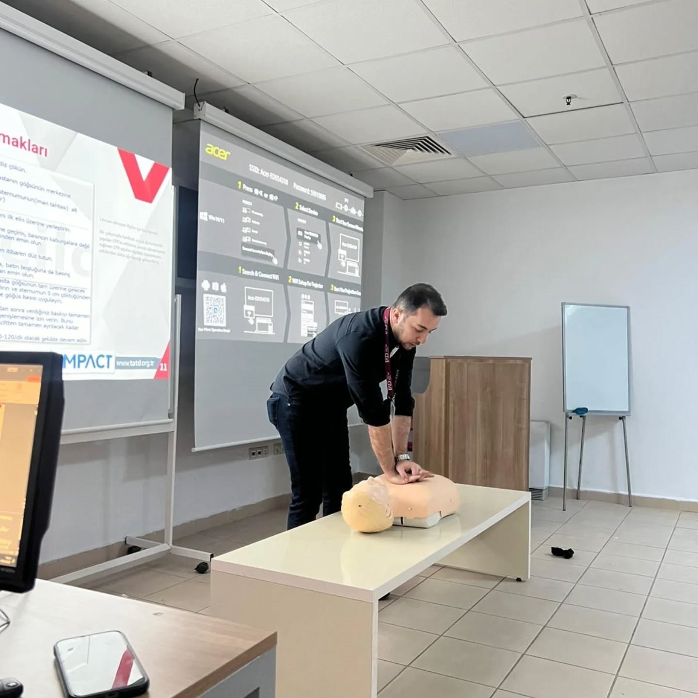 ADÜ’de sağlık çalışanlarına temel yaşam desteği eğitimi
