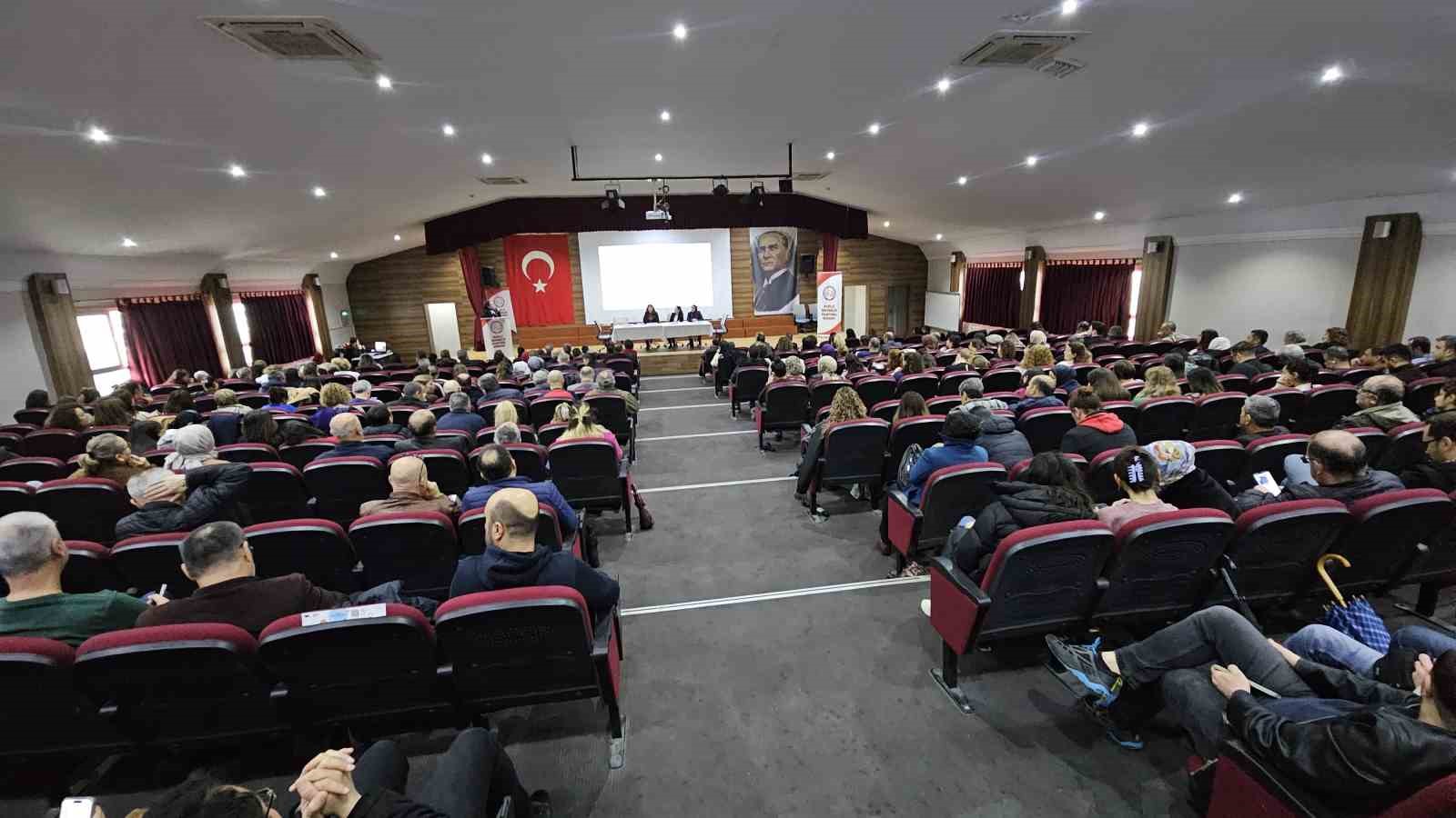 ADÜ’lü akademisyenler Nazilli’de her yönüyle kadına şiddeti anlattı
