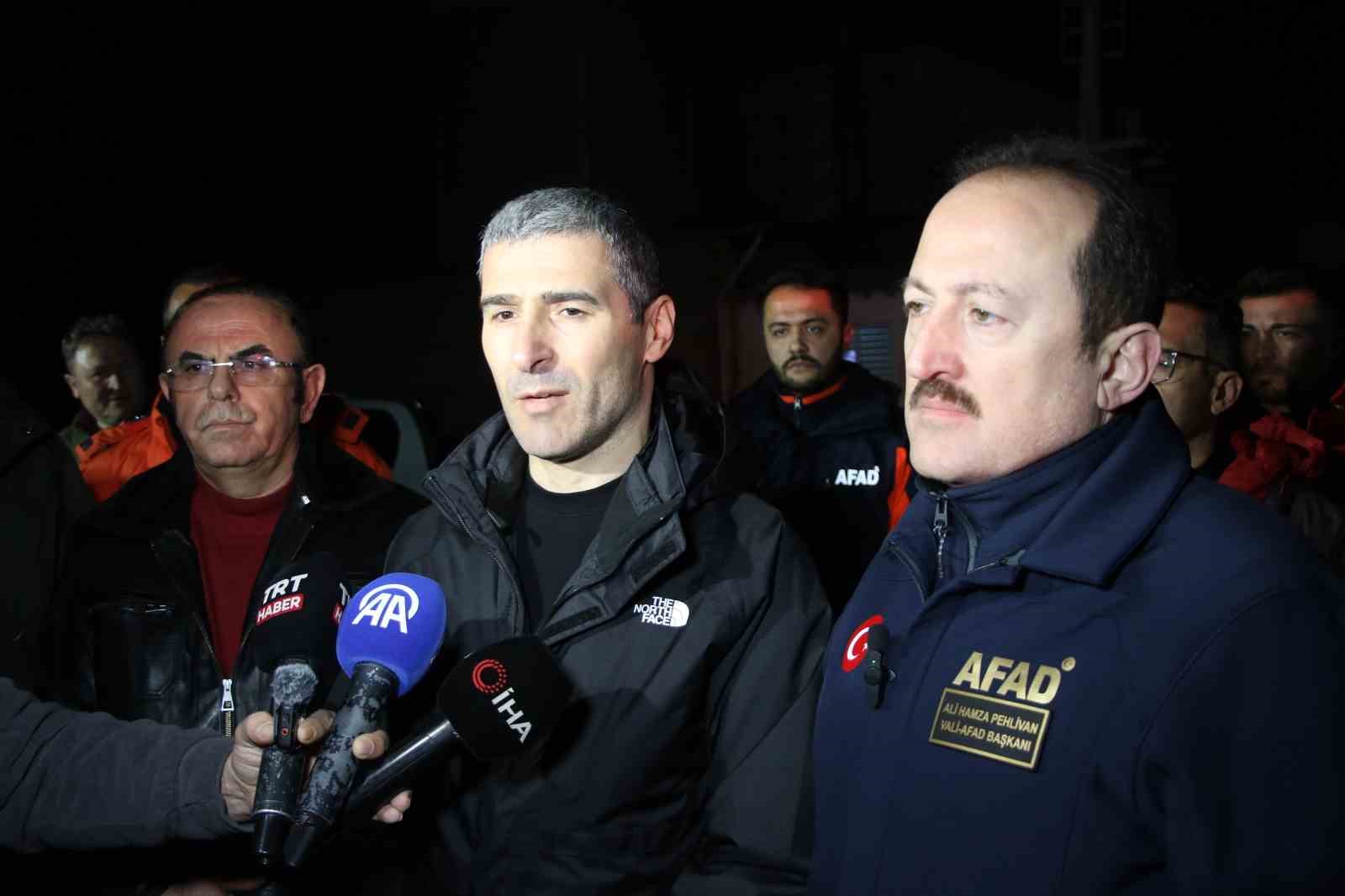 AFAD Başkanı Pehlivan: "(Uşak’taki taşkınlar) Şu an itibarıyla yaklaşık 100 araç, 150 personel görev yapıyor"
