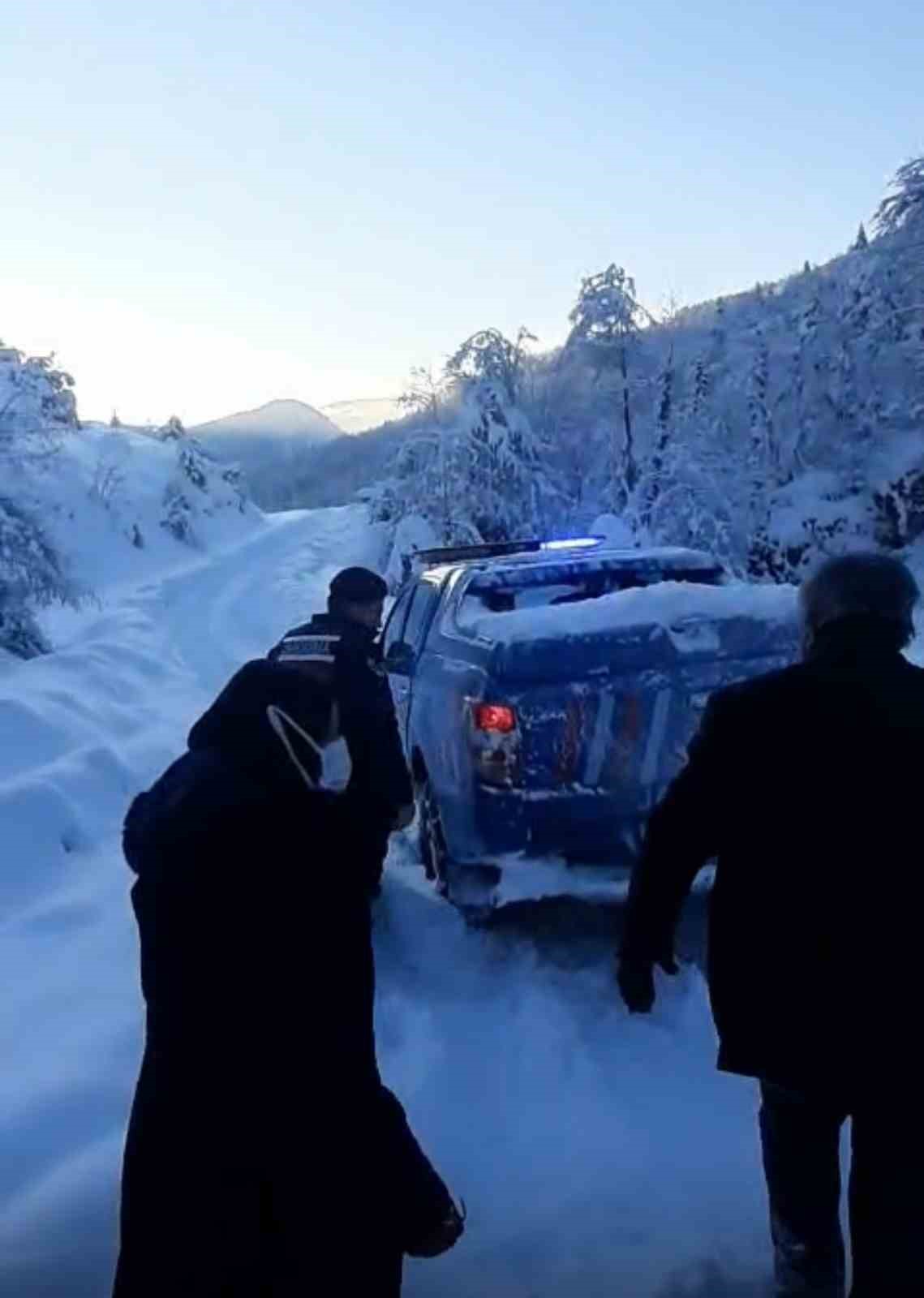 AFAD, kemoterapi hastasını kar engelini aşarak hastaneye ulaştırdı
