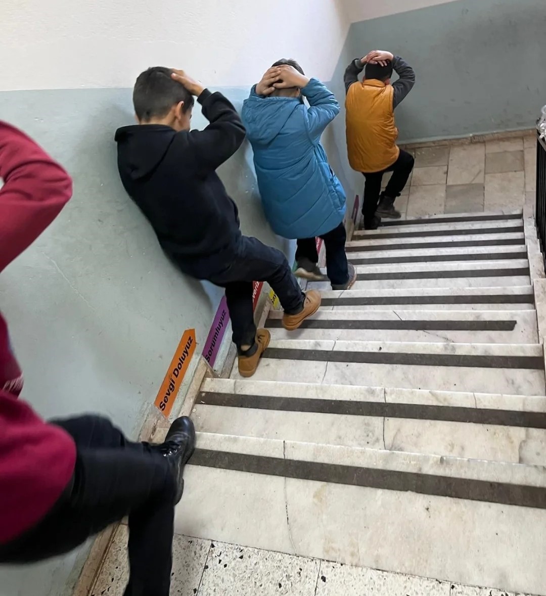 AFAD’dan İdil’de köy okullarına afet seferberliği
AFAD’dan İdil’de köy okullarına afet seferberliği