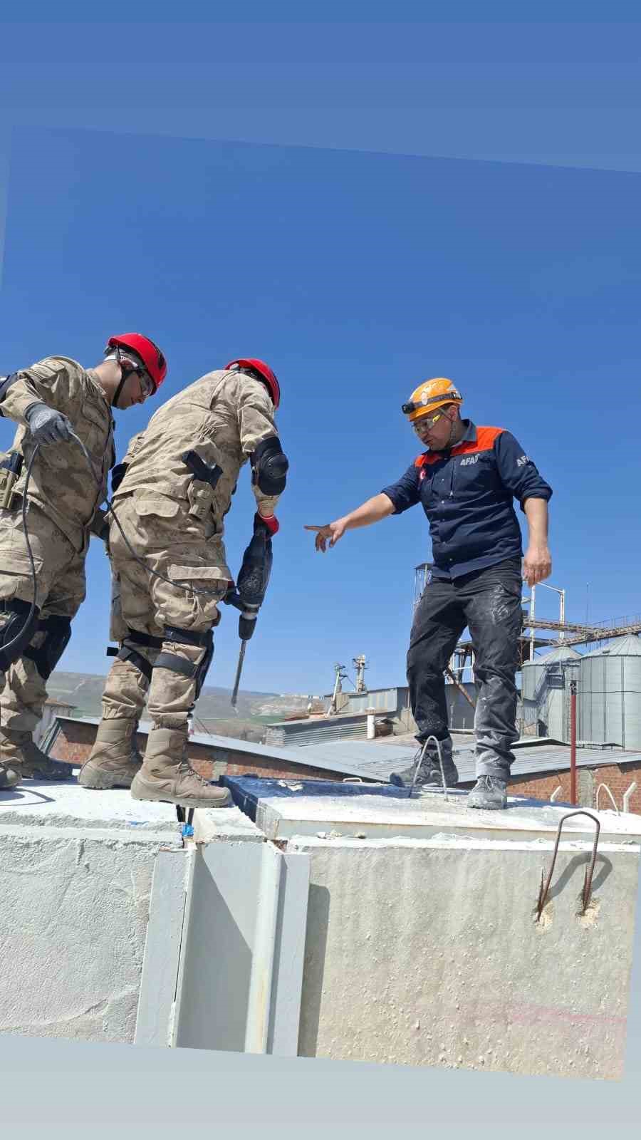 AFAD’dan jandarma komandolara arama ve kurtarma eğitimi
