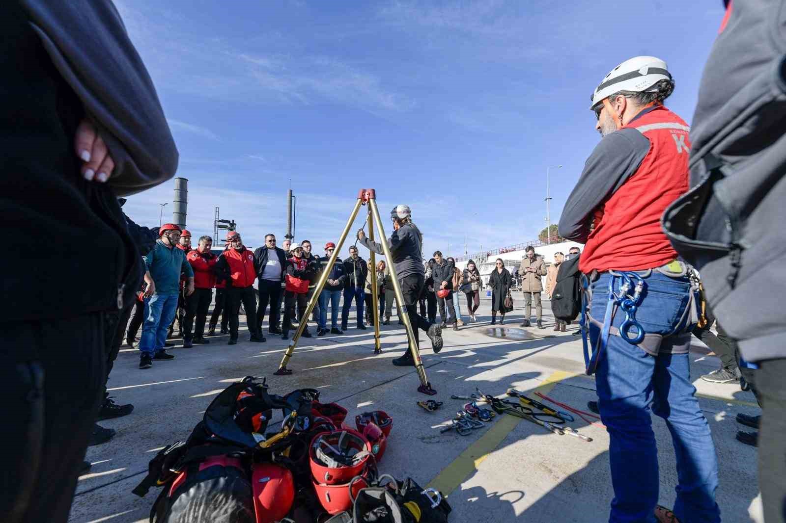 Afetlerde mahsur kalan hayvanlar unutulmayacak
