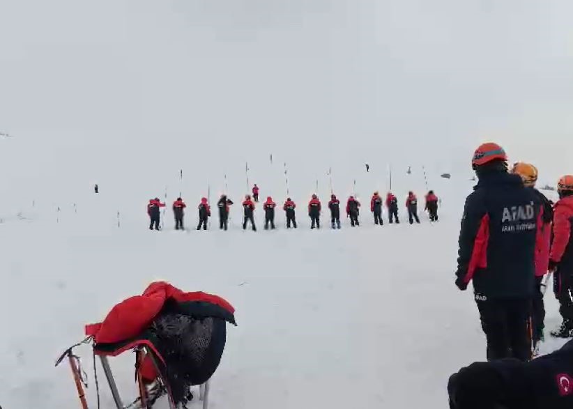 Afetlerin kahramanları, çığ tatbikatı yaptı
