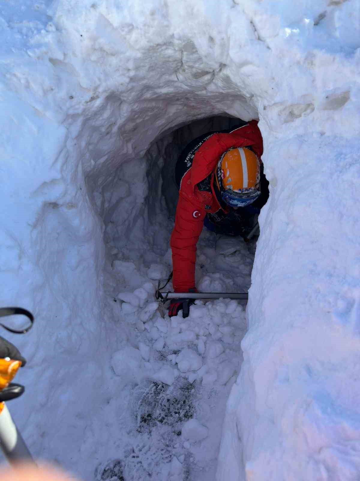 Afetlerin kahramanları, çığ tatbikatı yaptı
