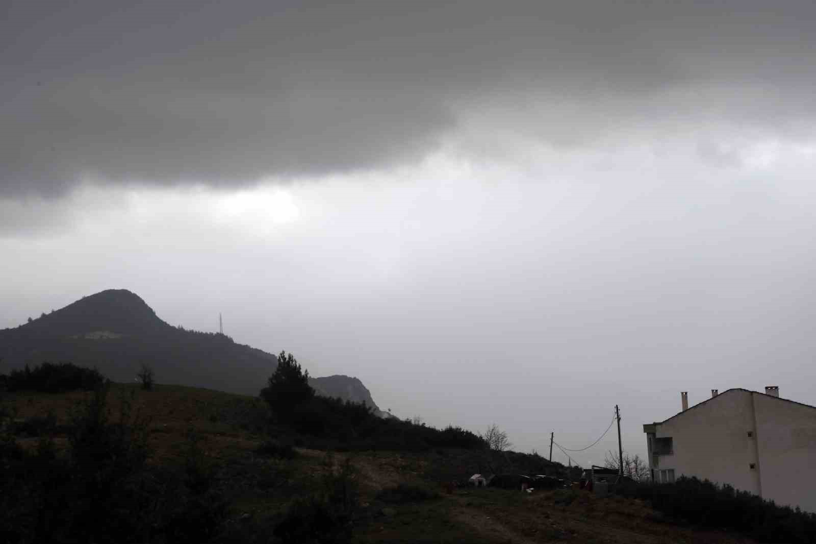 Afrika toz bulutu Muğla semalarını siyaha bürüdü
