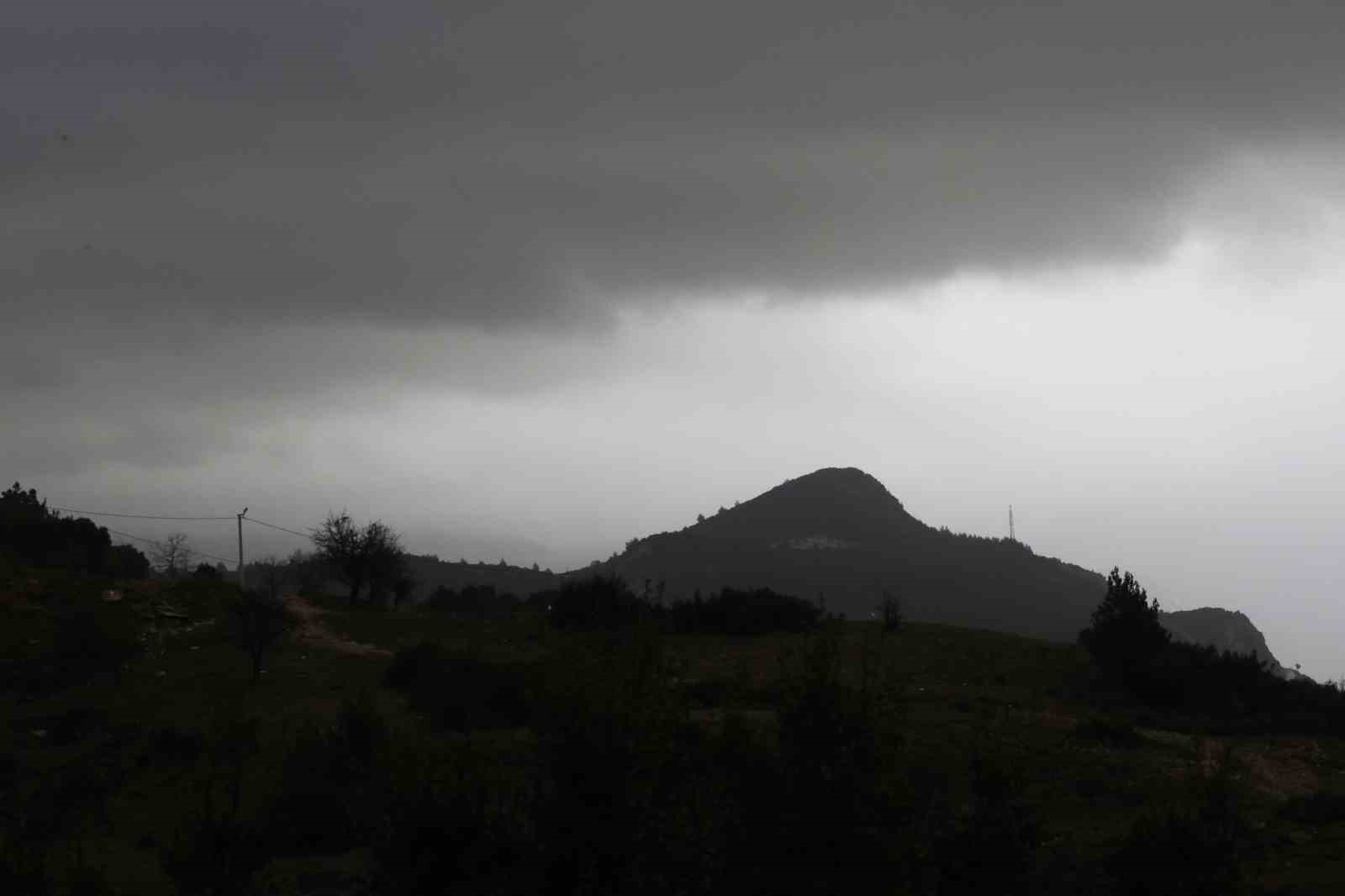 Afrika toz bulutu Muğla semalarını siyaha bürüdü
