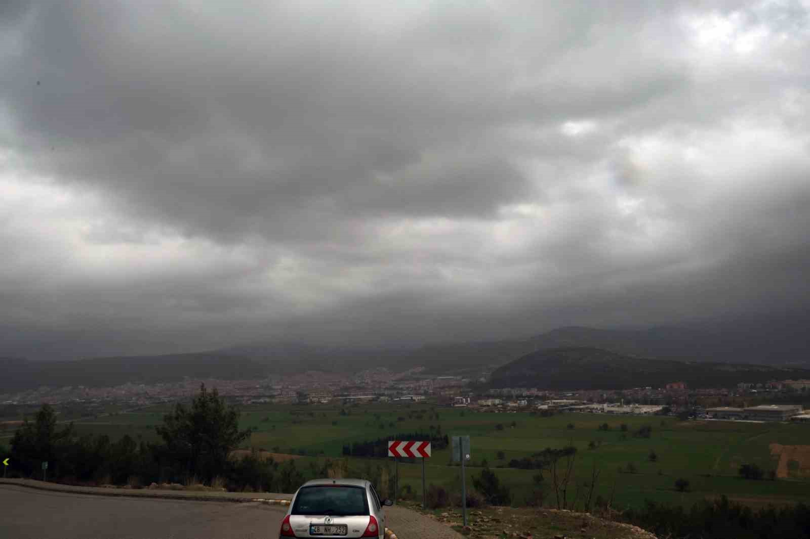 Afrika toz bulutu Muğla semalarını siyaha bürüdü
