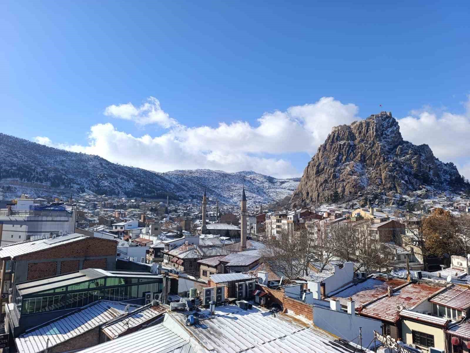 Afyonkarahisar yılın ilk gününe dondurucu soğukla başladı
