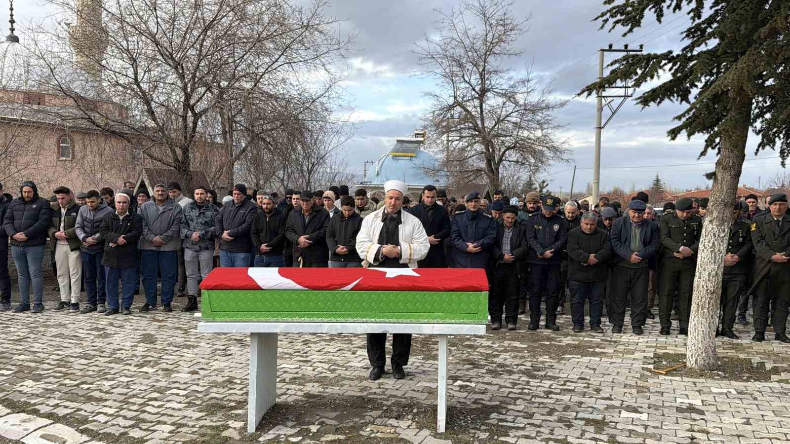Afyonkarahisar’da 96 yaşında hayatını kaybeden Kore gazisi toprağa verildi
