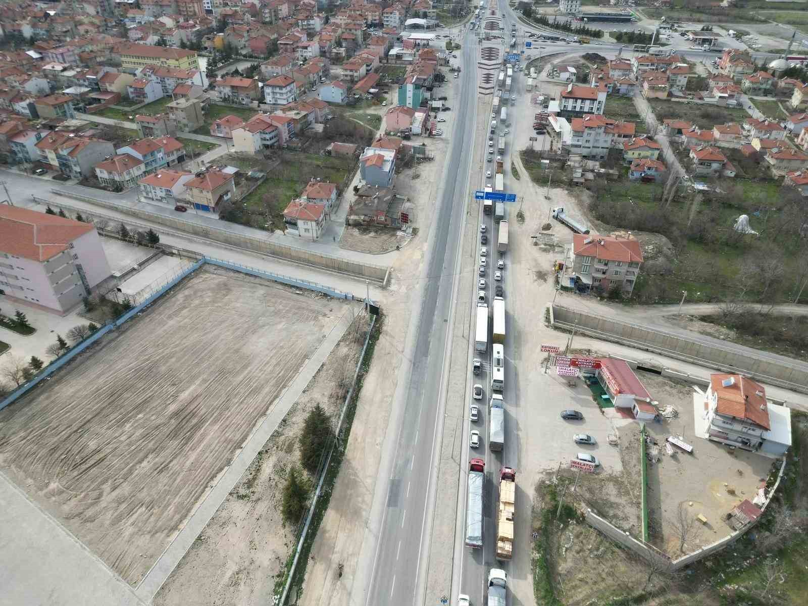 Afyonkarahisar’da bayram trafiği yoğunluğu başladı
