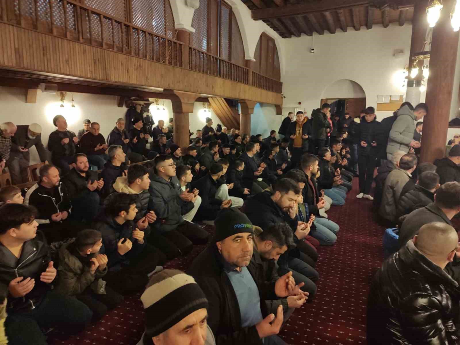 Afyonkarahisar’da Berat Kandili huşu içinde gecti
